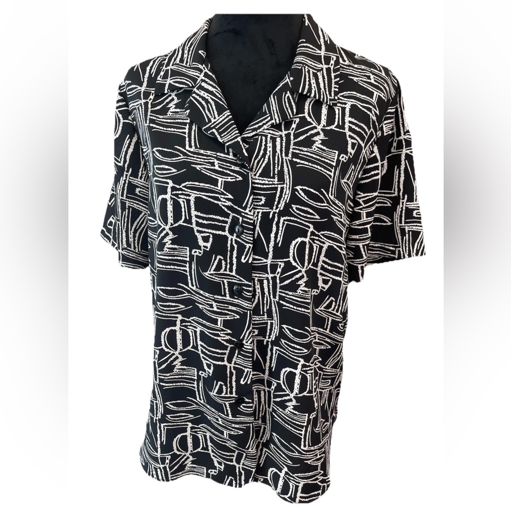 Liz Baker Black White Geometric Print Casual Island Vibe Button Up Blouse Size 6